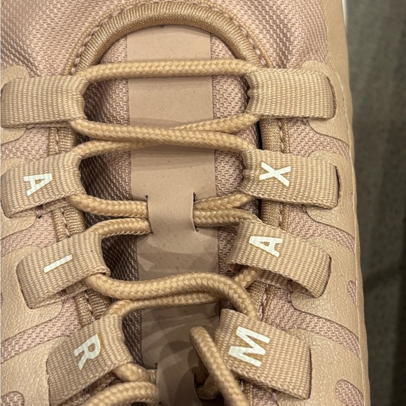 Nike Max Air Women’s Sneakers in Blush - Picture 2 of 7